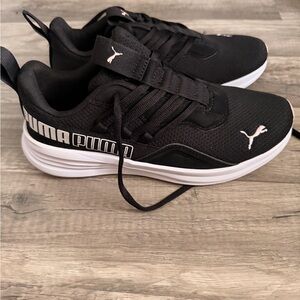 PUMA women ' Black Athletic Sneakers